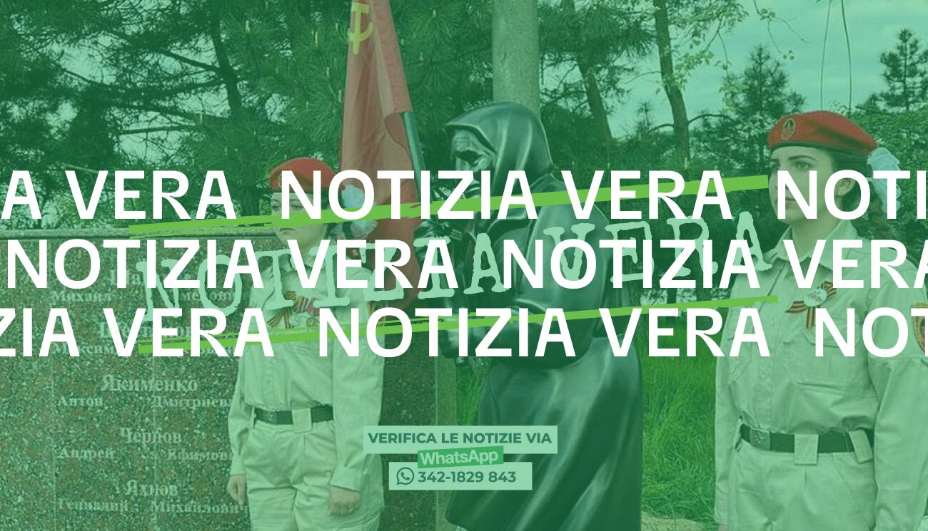 Sì, i soldati russi a Mariupol hanno eretto una statua per la «nonnina» con la bandiera rossa